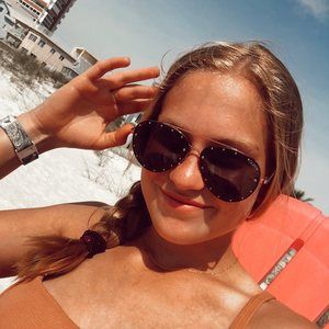 Meet your Posher, Brooke